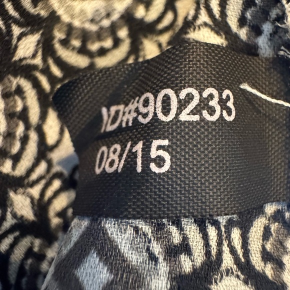 Express Black and White Geometric Print Top Sz XS - Picture 3 of 6